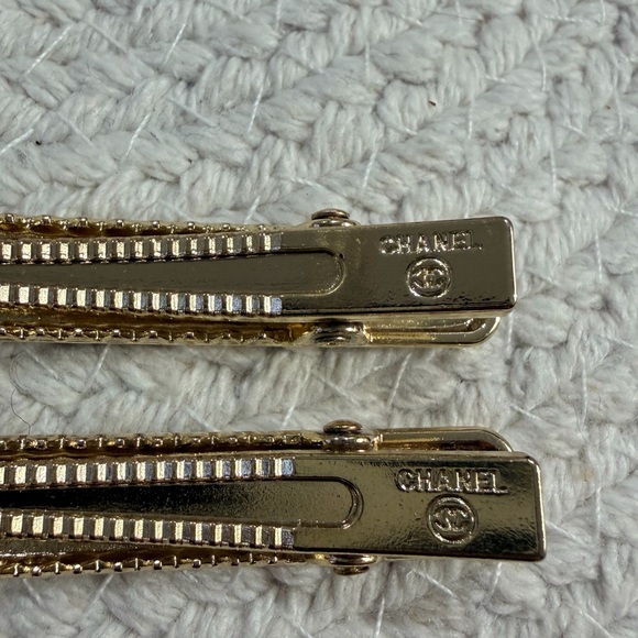 Compliments of CHANEL - 2 Gold Rhinestone Metal Hair Clips - New in bag - Picture 6 of 8